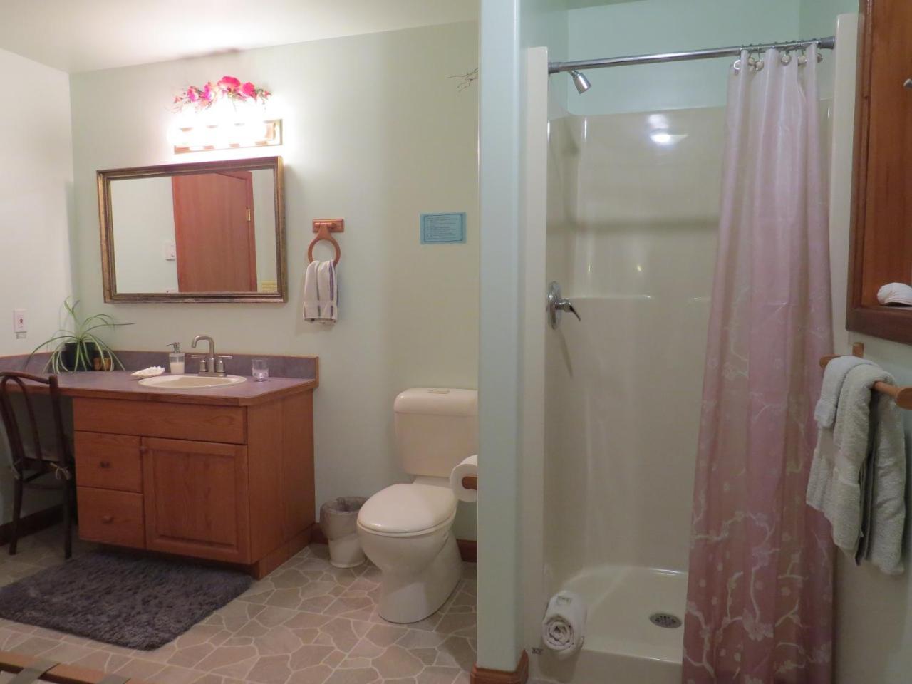 Summerhill Guest House Tofino Bagian luar foto
